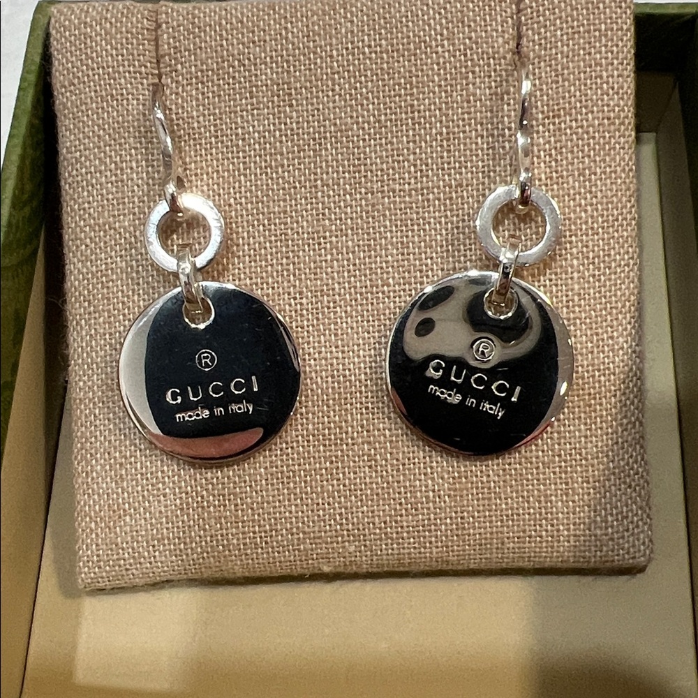 NEW Gucci Silver Round Plate Earrings - Picture 2 of 6
